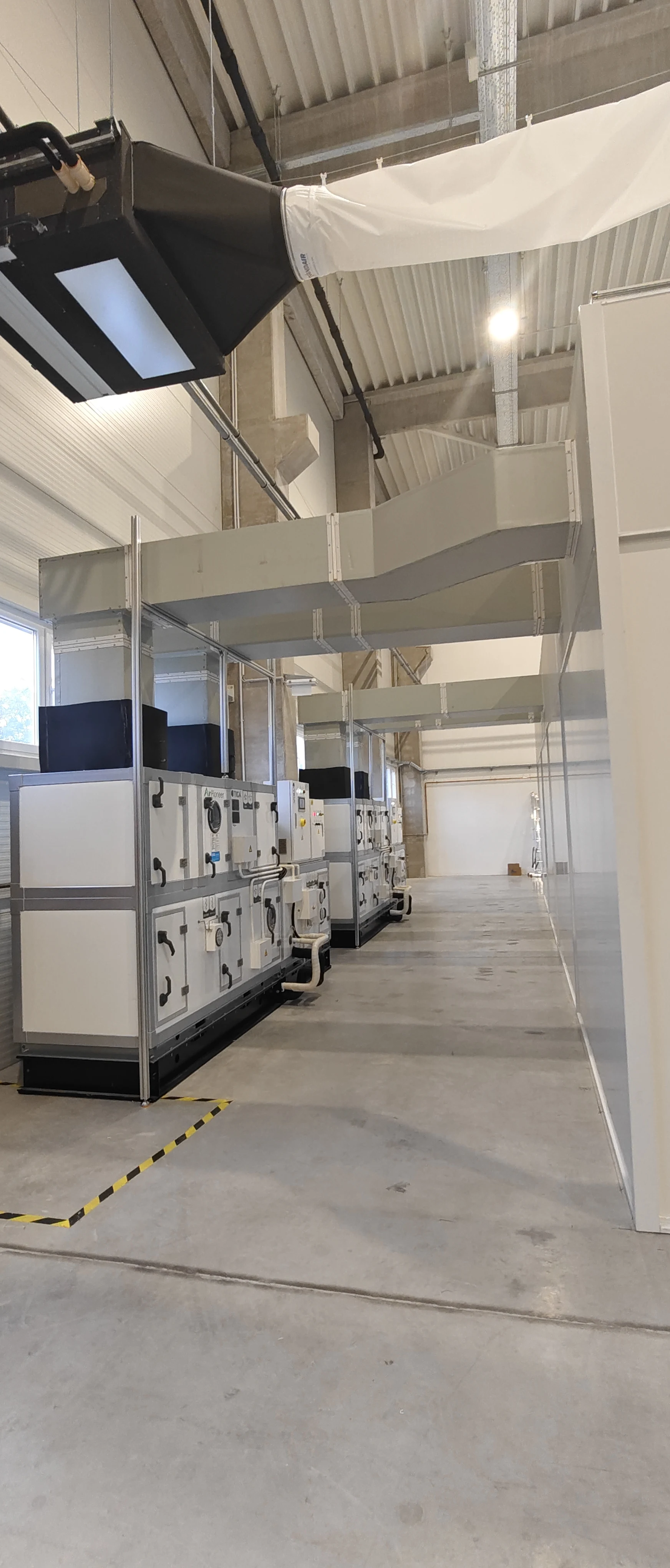 Air-handling units and duct connections along the exterior of the Hungary cleanroom