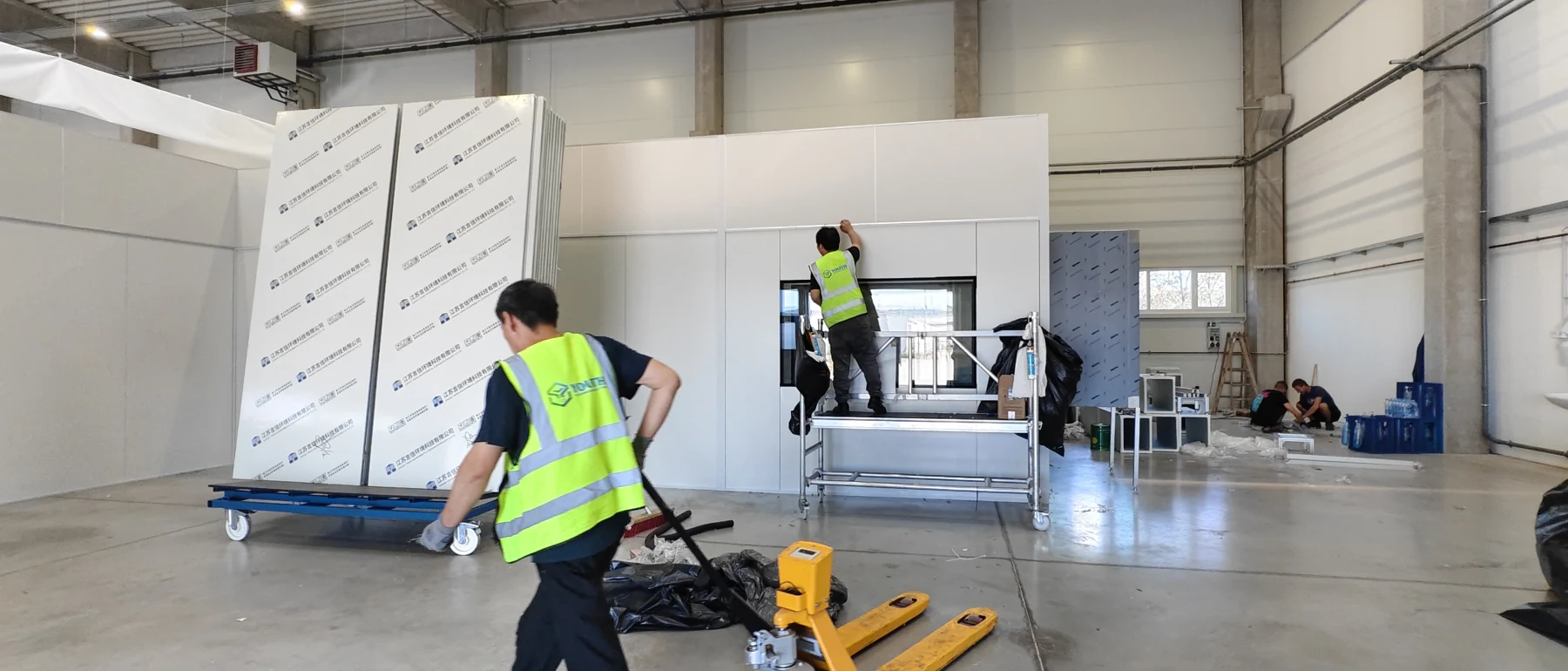 YOUTH team installing modular cleanroom wall panels in the Hungary factory
