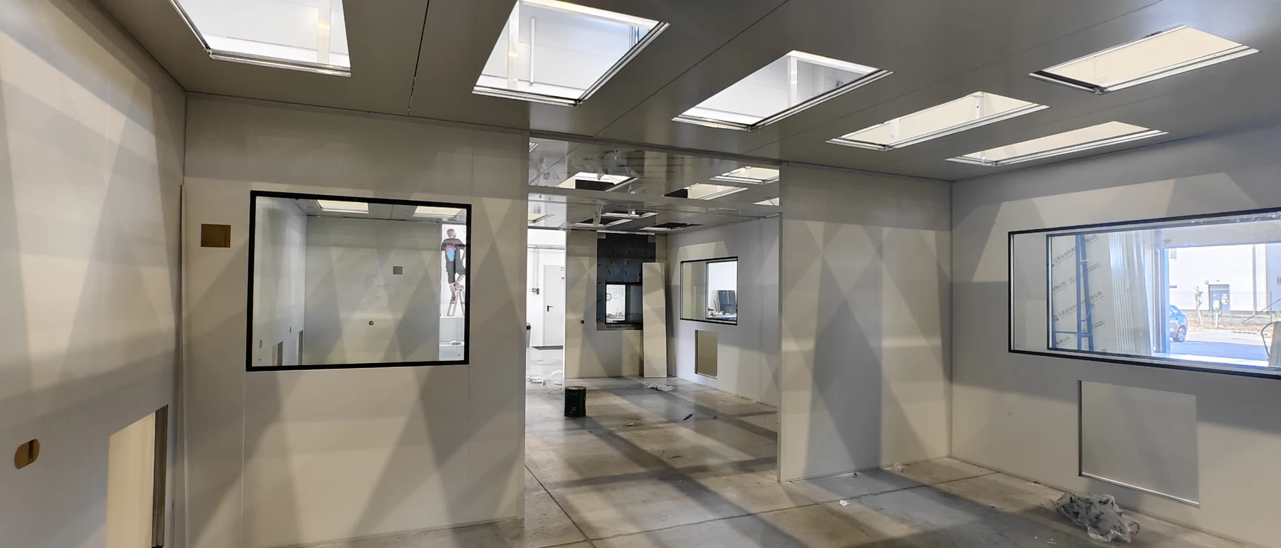 Internal cleanroom divisions and ceiling openings during installation in Hungary